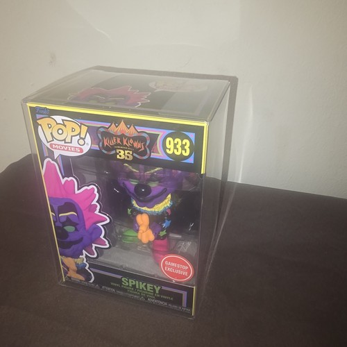 Spikey #933 ~ Funko Pop Movies Killer Klowns Black Light GameStop in Protector - Picture 5 of 13
