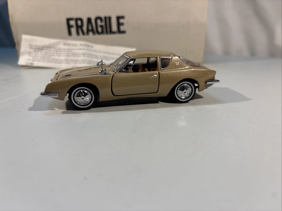 Franklin Mint 1963 Studebaker Avanti 1/43 Scale Die Cast Replica With Box - Image 2 of 4