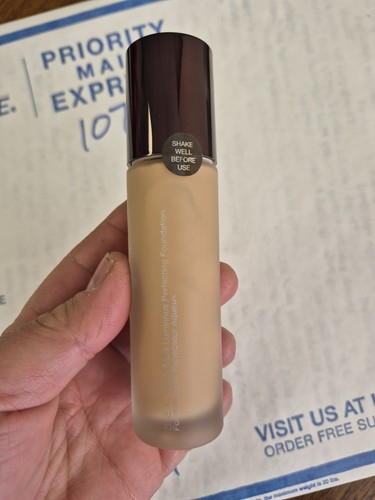 BECCA AQUA LUMINOUS PERFECTING FOUNDATION - BEIGE 1 OZ - BOXED - Picture 7 of 9