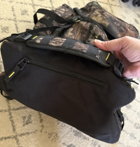Rifle de Caza Wenzel/Soporte para Arco 27114 Impermeable Paquete de Gran Capacidad Bolsa Camuflada - Imagen 4 de 9