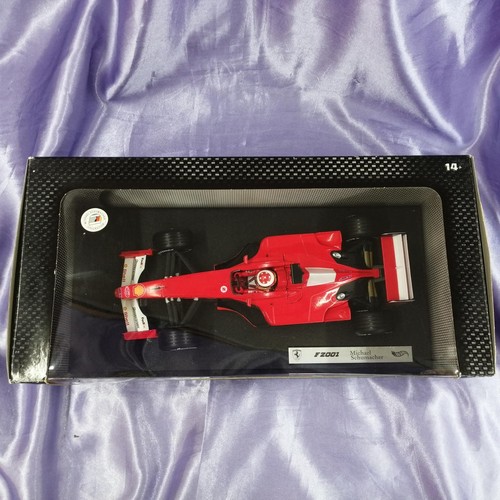 Hot Wheels F2001 Michael Schumacher auto pressofusa aperta - Foto 5 di 8