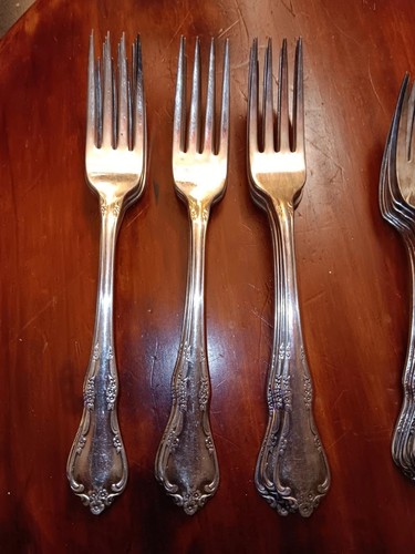 1968 Oneida Community Fredericksburg Silverplate Forks (39 Salad & 14 Dinner) - Picture 2 of 8