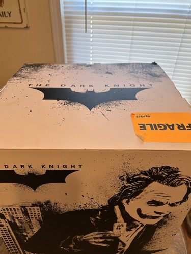 Sideshow Joker Dark Knight Premium Format Exclusive Statue - Picture 5 of 19