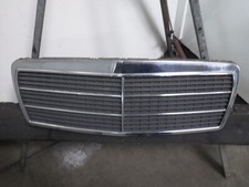 Kühlergrill MERCEDES-BENZ E-Klasse (W210) 152000 km 4937094 1997-05-06