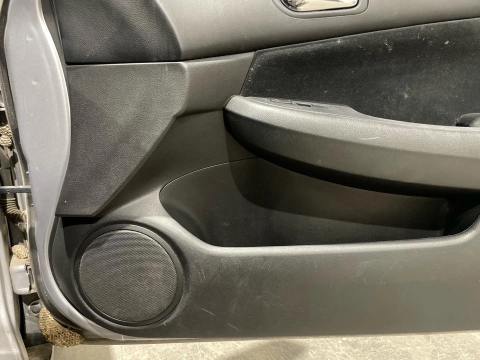 2003 - 2004 Honda Accord Passenger RH Right Black Front Door Trim Panel - Изображение 4 из 4