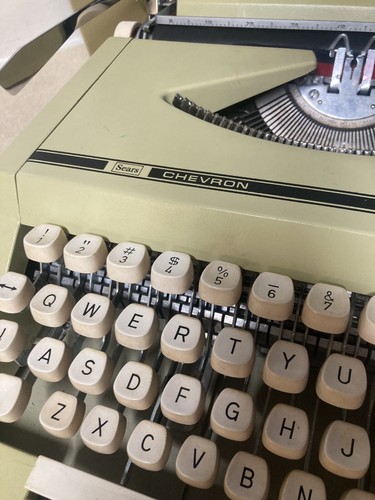 1970er Sears Chevron manuelle Schreibmaschine mit Hartschalenkoffer nur Teile ungetestet - Bild 2 von 16