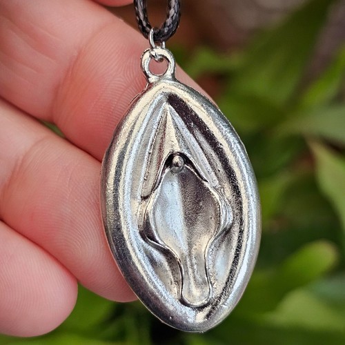 Vagina Vulva Pendant Necklace Erotic Lady Garden Amulet Love Jewellery 20" Cord - Picture 20 of 21