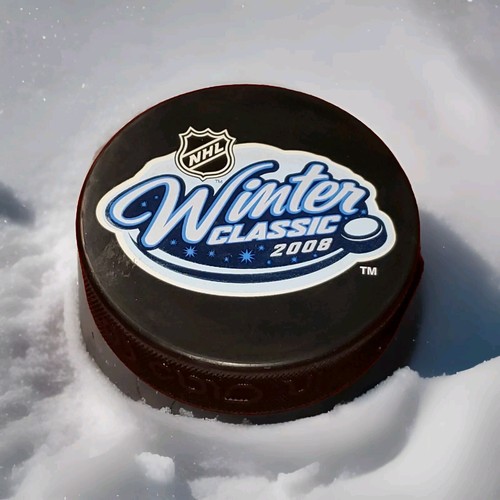 2008 WINTER CLASSIC NHL INGLASCO OFFICIAL LICENSED HOCKEY PUCK MADE IN SLOVAKIA