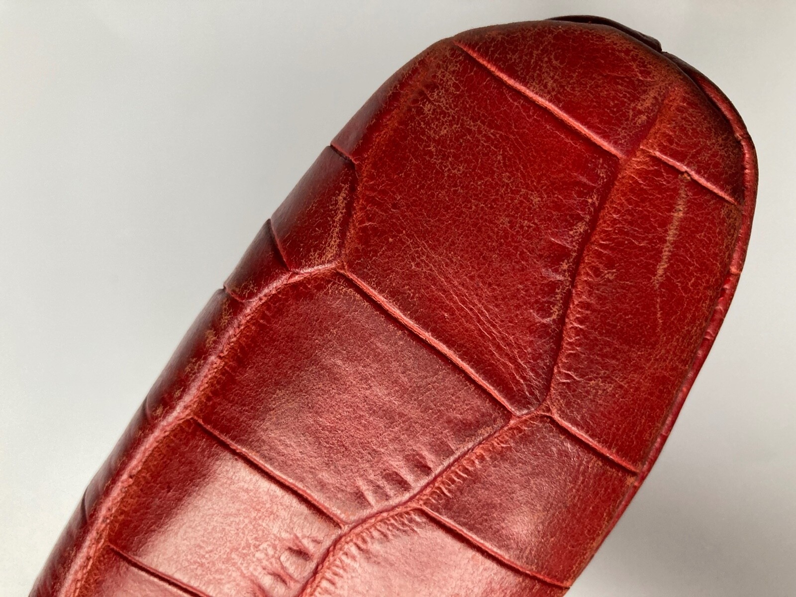 GIANNI VERSACE VINTAGE '90s RED CROCODILE LEATHER POUCH BAG MAKEUP MEDUSA GIANNI VERSACE VINTAGE '90s RED CROCODILE LEATHER POUCH BAG MAKEUP MEDUSA
