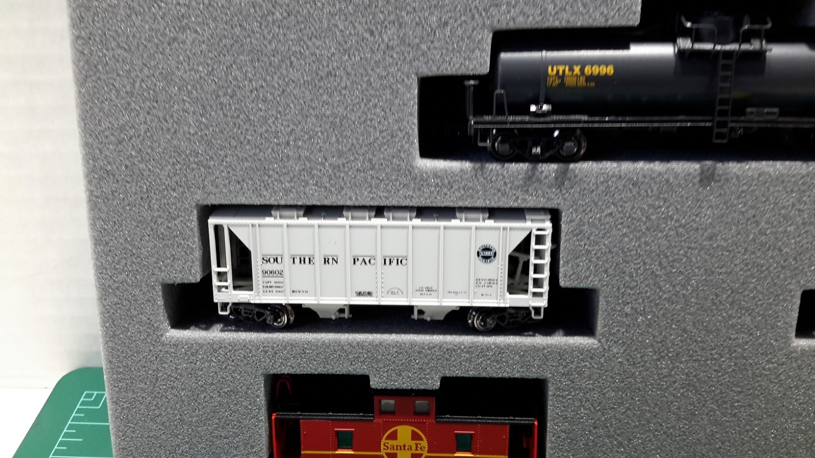 N Scale KATO F7 & (5)Car Freight Train Set Set Set AT&SF 'blubonnet' Item 106-6273 48c7b2 N Scale KATO F7 & (5)Car Freight Train Set Set Set AT&SF 'blubonnet' Item 106-6273 48c7b2