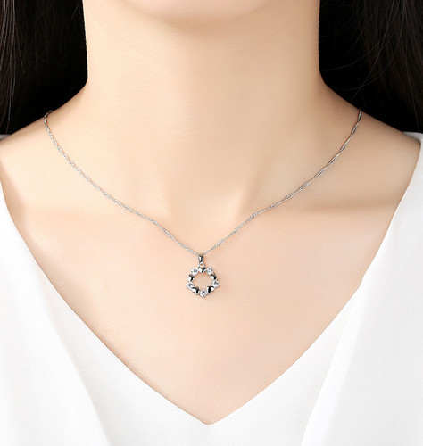 Elegante collar de diamantes en forma de corazón - Imagen 3 de 3