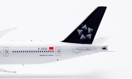 1:400 AV400 Air China (Star Alliance) B777-300ER B-2032 15T w/Stand - Picture 12 of 15