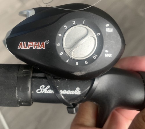 Shakespeare Alpha Medium 6' Low Profile Fishing Rod and Bait Cast Reel Combo - Picture 4 of 4