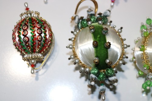 8 Push Pin Satin Sequin Beads Ball Ornaments Homemade Vintage - Picture 4 of 7