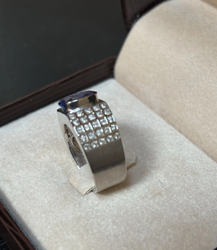 ¡Anillo de zafiro natural de oro blanco de 18k para hombre! Hermoso y certificado por IGL Foto 2 de 4