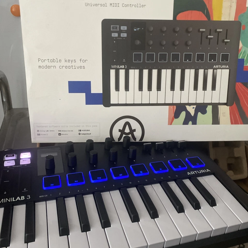 Arturia MiniLab 3 - 25 Key MIDI Keyboard - Black - Image 4 of 4