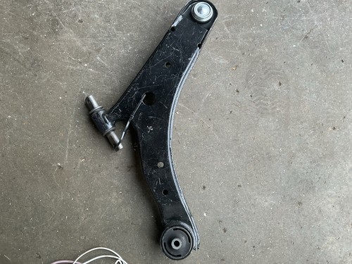 Hyundai Santa Fe 2000-2009 IntuPart Front Left Lower Track Control Arm - Picture 2 of 3