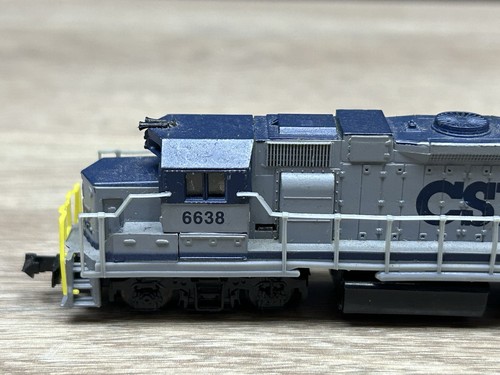 Life-Like N Scale #6638 CSX #7842 GP38 Diesel Locomotive - Picture 4 of 15