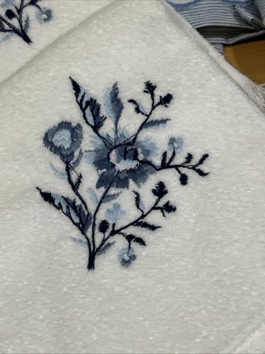 Vintage 8 Piece RA Briggs Jillian Rose Collection Bathroom Towel Blue Embroider - Picture 2 of 4