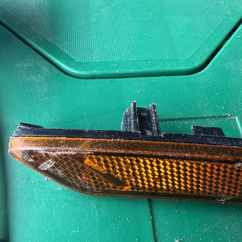 (1) Genuine Ford Side Marker Lamp EJ7Z-15A201-Bf Scratched OEM. Nos - Image 3 of 3