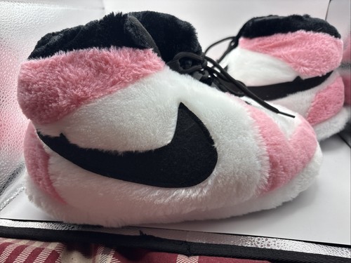 Nike Warm Unisex One Size Pink und Schwarz Air Jordan Sneaker NEU - Bild 4 von 6