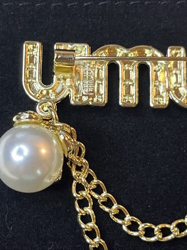 Spilla Miu Miu vintage tono oro e cristallo con finto peal 2" - Foto 3 di 5