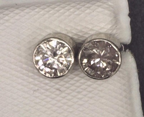 NEW PAIR ROUND BEZEL SET DIAMOND SOLITAIRE STUD EARRINGS 14K W/GOLD - Picture 7 of 8