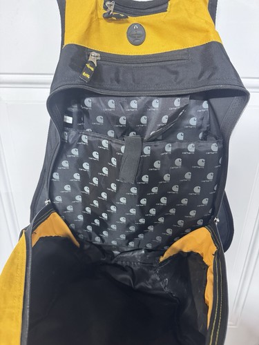 Mochila Carhartt negra y amarilla portadora de computadora - Imagen 2 de 4