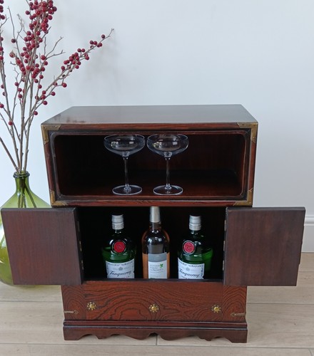 Small Attractive Vintage Oriental Style Cabinet - Dark Wood with Brass Fittings - Picture 16 of 24