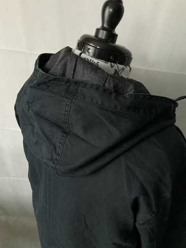 Chaqueta con capucha Pretty Green Insignia negra talla M PVP £140 - Imagen 13 de 23