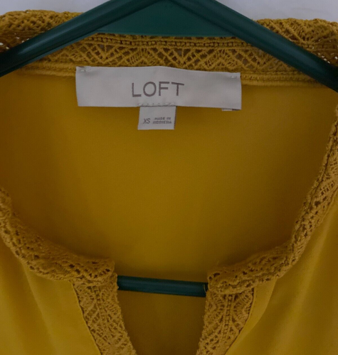 LOFT (Ann Taylor) Ladies Sleeveless Blouse Size XS Color Mustard 100% Polyester - Picture 2 of 4