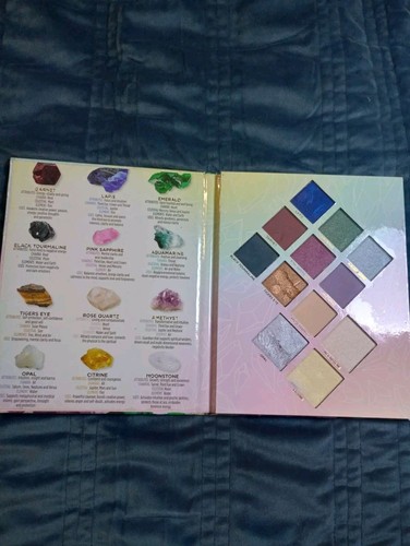 Paleta de sombras de ojos y resaltados Pacifica Love Stoned ver detalles paleta de belleza - Imagen 5 de 8