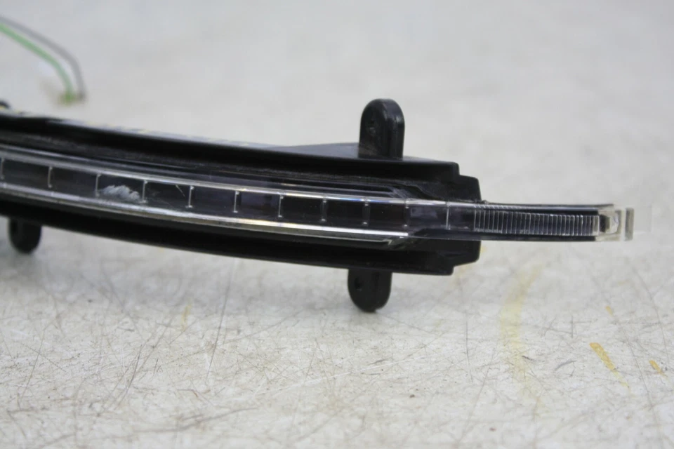Luz indicadora espejo derecho Audi Q7 4L0949102A original 2010 a 2017 dañado Foto 2 de 4