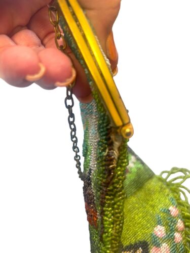 Viktorianische malerische Handtasche oder Handtasche mit Mikroperlen, Gartenweg, Herrenhaus im Hintergrund - Bild 4 von 7