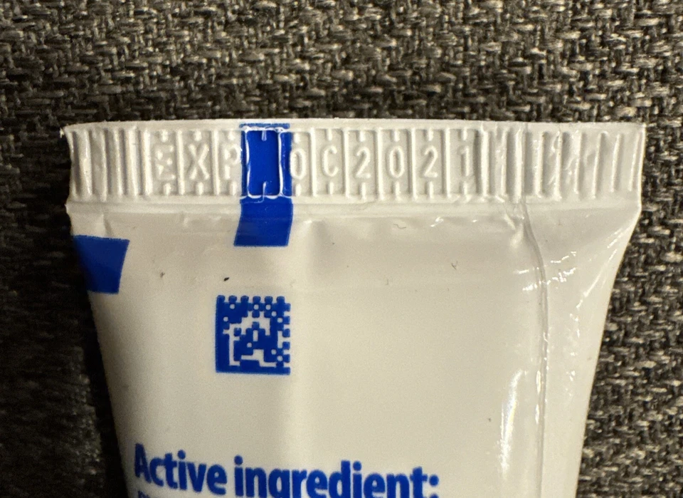 Crema calmante para el cuero cabelludo Head & Shoulders Supreme 10 0,5 oz exp. 10/2021 Foto 3 de 3