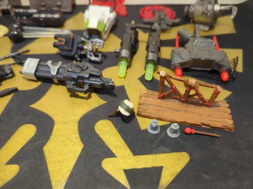 Lot Of Star Wars 3.75" Action Figure Weapons, Accessories, Stand, Launchers - Picture 7 of 9