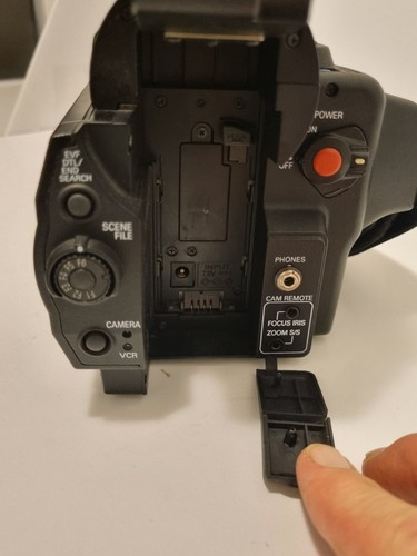 Panasonic 3CCD Leica Dicomar Professional Digital Video Camcorder / Recorder - Picture 8 of 12