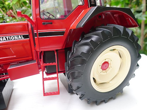 1:16 UH 6334 International 1255 XL Tractor Construct Farm Machine Diecast Model - Picture 9 of 24