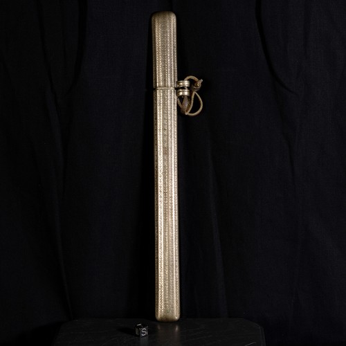 Ancien Porte stylet en métal Tibet XIXe Siècle Antique Tibetan Pen Holder - Foto 3 di 5