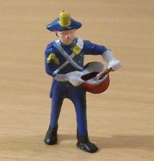 Ü Uovo Vecchie figurine Soldatini (1977/78) Soldato con tamburo e sciabola Originale