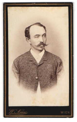 Fotografie Wilhelm Neuss, Wien, Magdalenenstrasse 22, Junger Bürgerlicher mit l