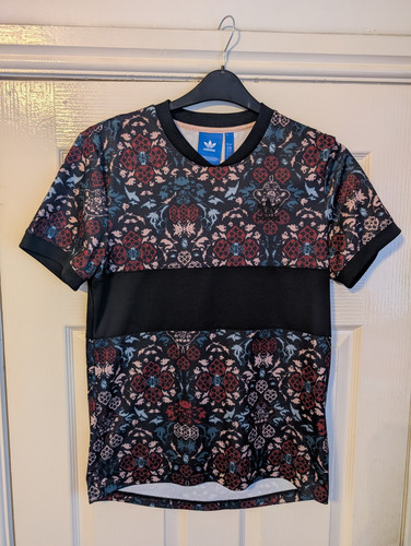 T-shirt Adidas Originals rara orientale taglia small ottime condizioni - Foto 1 di 9