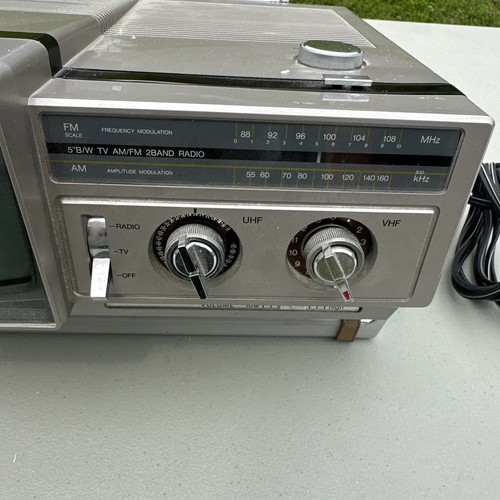 VTG Portable 5" B/W TV Samsung Television AM/FM Radio BT-123AJ Tested & Works - Picture 3 of 13