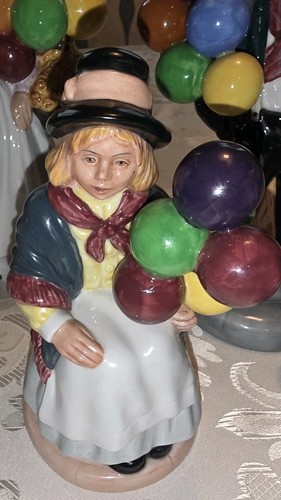 5 Royal Doulton Balloon Sellers One Signed - Bild 3 von 13
