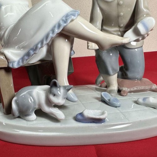 Lladro TRY THIS ONE Calzolaio Ragazzo Ragazza Elegante Grazioso Formale Lusso Spagna JP - Foto 9 di 12