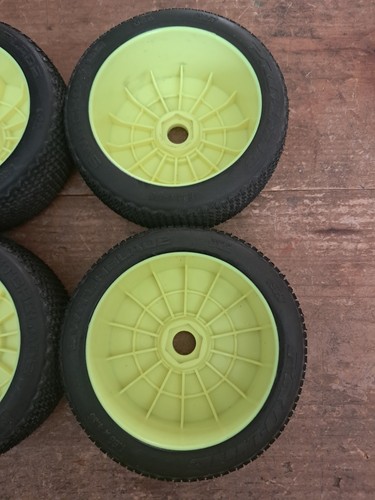 Proline SwitchBlade Off-Road 1/8 Buggy Tires Set Of 4 9057-17 mm Hex Yellow Rims - Picture 6 of 14