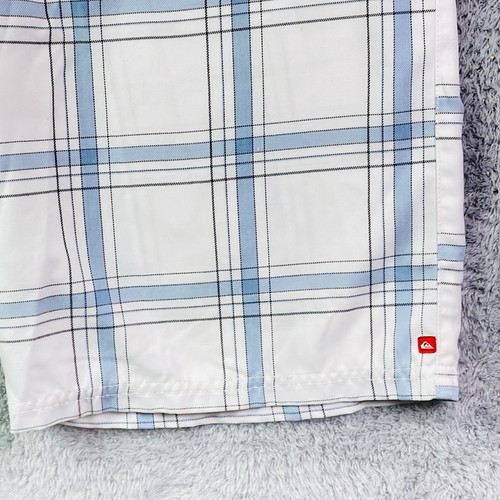 Quiksilver Herrenshorts Größe 34 weiß blau kariert Baumwolle vorne flach Surfer Strand - Bild 2 von 13