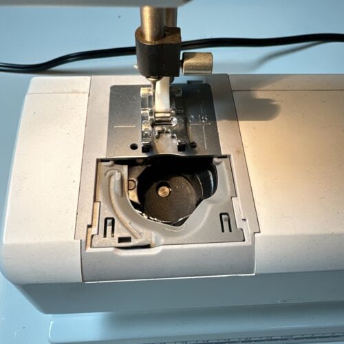 Husqvarna VIKING Freesia 415 Sewing Machine - Parts Only - Ships FREE - Picture 2 of 4