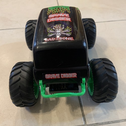 Grave Digger RC Monster Truck 66801 Spin Master Big BKT Tires AS-IS NO REMOTE - Picture 3 of 12