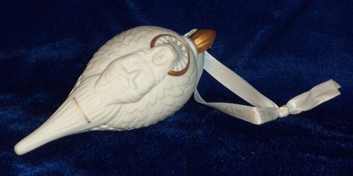 Wedgewood 5" Teardrop Praying Angel Porcelain Ornament Ivory & Gold Jasperware - Picture 7 of 8